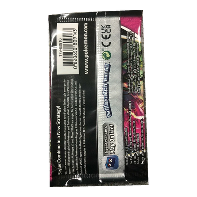 Fusion Strike Booster Pack – achterkant van de Engelse losse booster met barcode en fabrikantgegevens