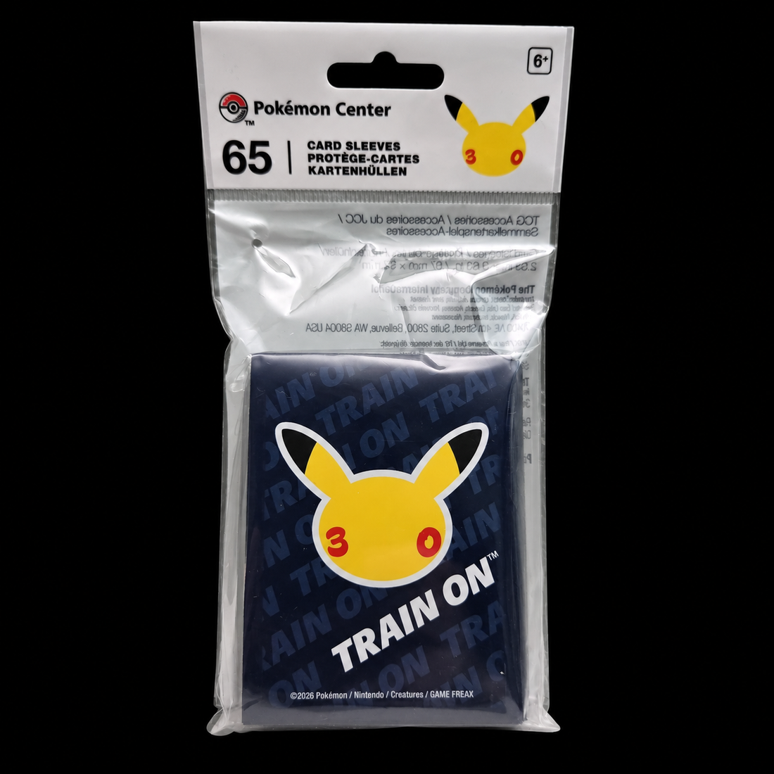 Pokémon 30th Celebration Card Sleeves op zwarte achtergrond